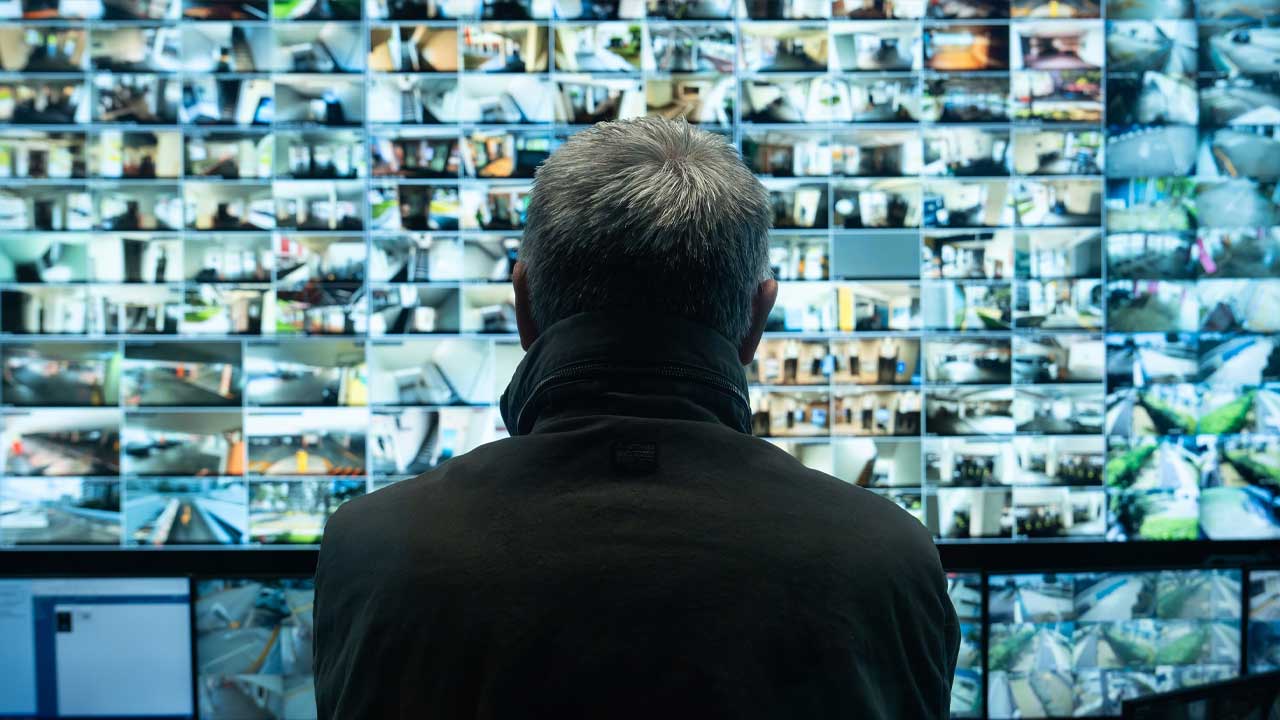 دانلود فیلم چشمان غریبه دوبله فارسی Stranger Eyes 2024